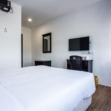 Big Orange Hotel, Jitra Exterior photo