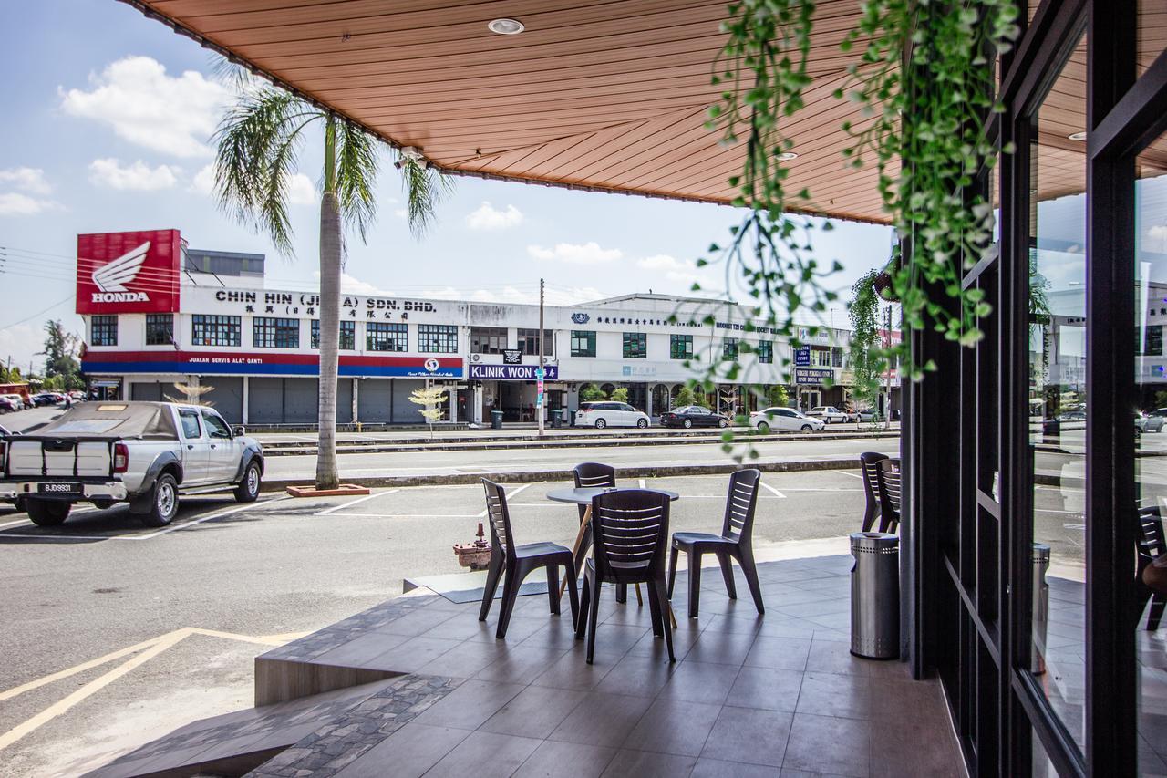 Big Orange Hotel, Jitra Exterior photo